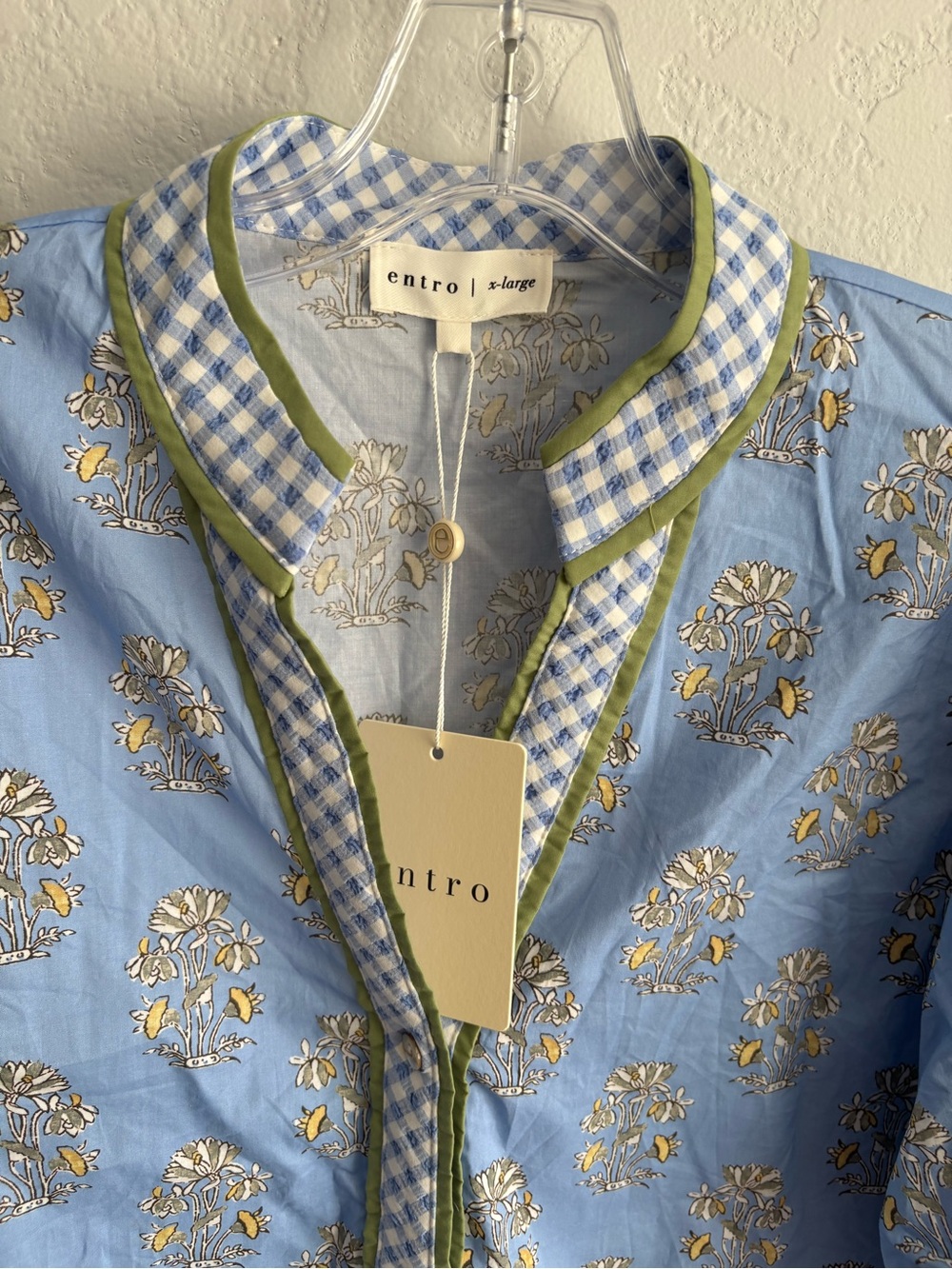 ❤️NEW entro Light Blue Floral Button-Front Puff Sleeve blouse with Green Trim - Picture 2 of 9